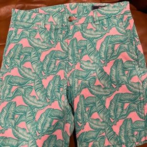 Vineyard Vines Breaker shorts in Banana Leaf pattern
